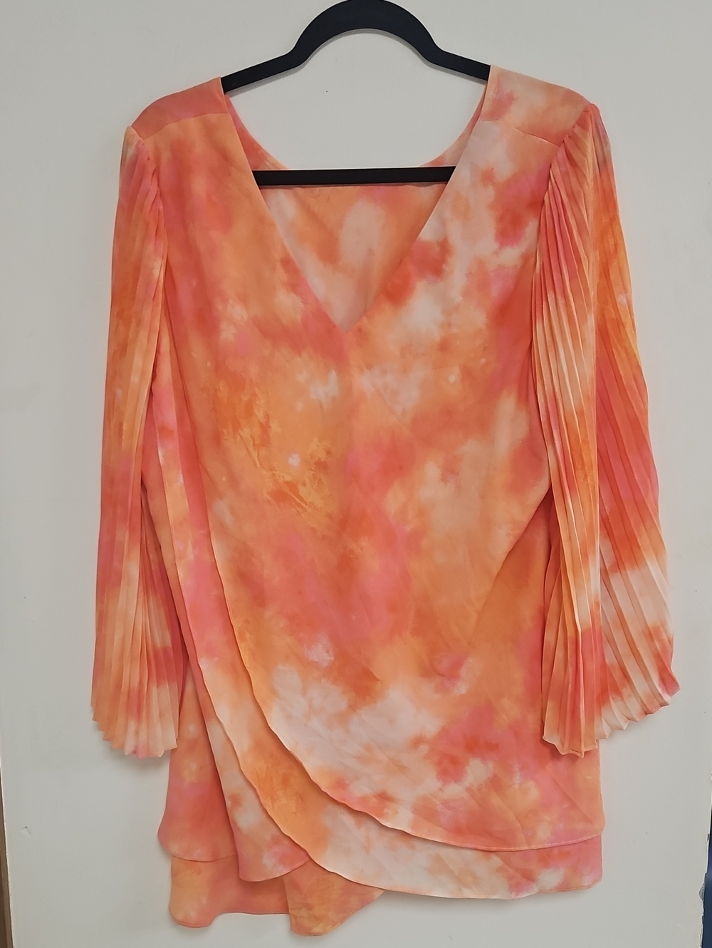 Laurie Felt Orange & Coral Tie-Dye V-Neck Pleated Sleeve Tunic